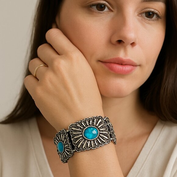 Western Conch Bracelet Faux Turquoise Silver Tone Elastic Stretch OS - Picture 1 of 9